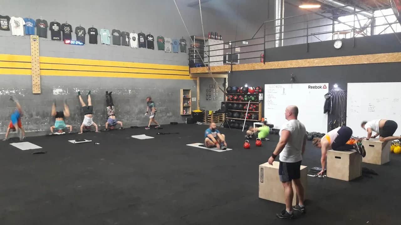 CrossFit Warszawa: Gdzie trenować? Wybierz idealny box!